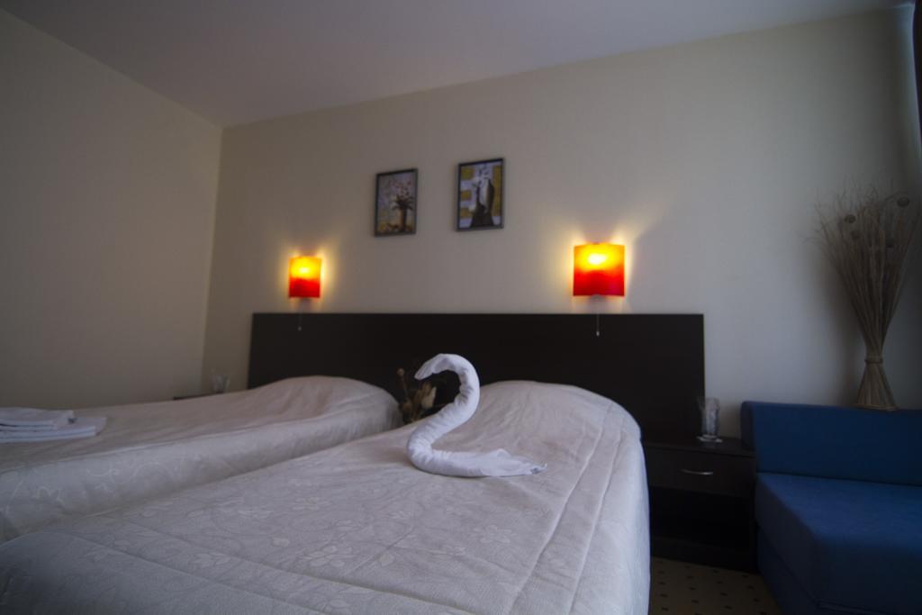 Tropics Hotel Sveti Vlas Bagian luar foto